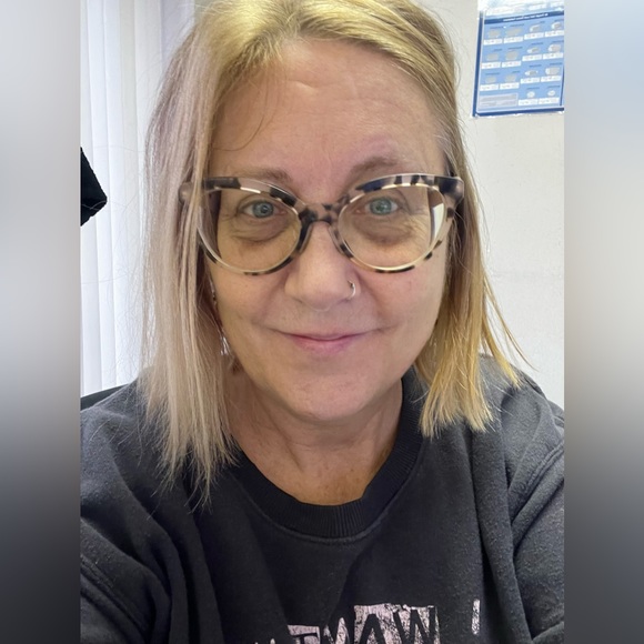 Meet your Posher, Renae - Picture 1 of 1